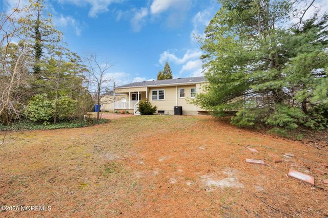 35 Williamsburg Drive, Toms River, NJ 08755