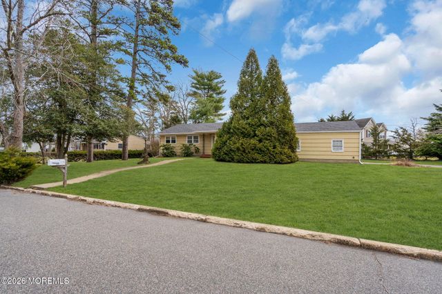 35 Williamsburg Drive, Toms River, NJ 08755