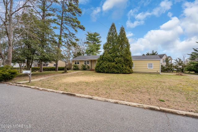 35 Williamsburg Drive, Toms River, NJ 08755