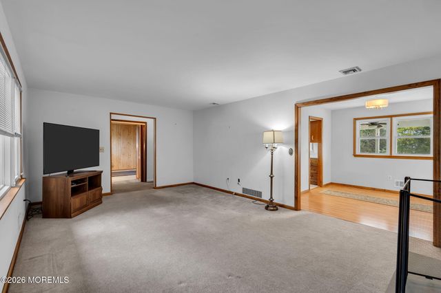 35 Williamsburg Drive, Toms River, NJ 08755