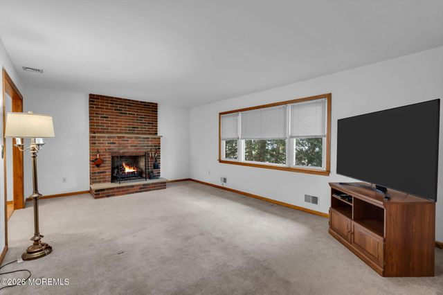 35 Williamsburg Drive, Toms River, NJ 08755