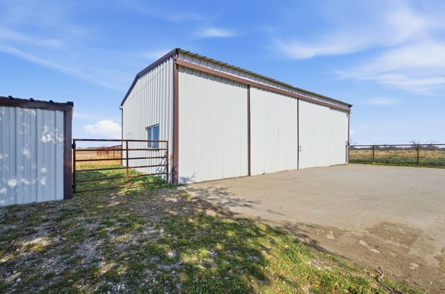 1177 Plover Circle, Ponder, TX 76259