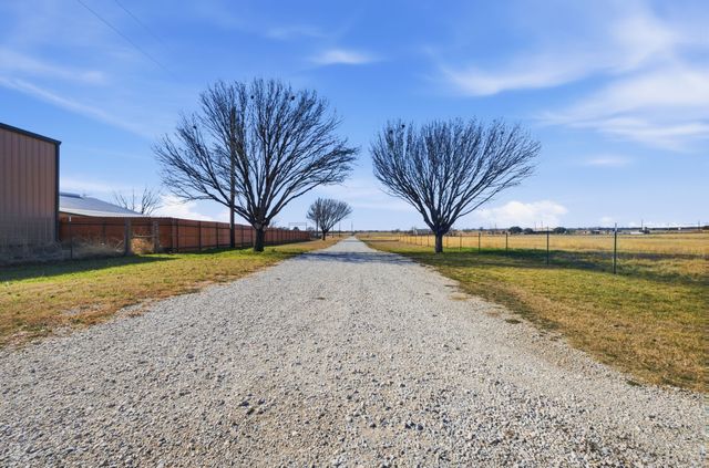 1177 Plover Circle, Ponder, TX 76259