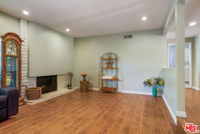 18631 Superior Street, Northridge, CA 91324