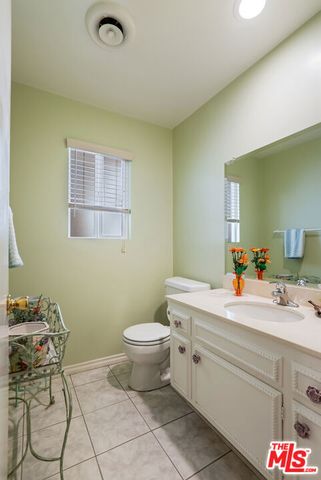 18631 Superior Street, Northridge, CA 91324