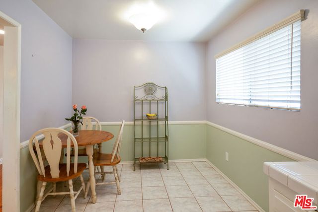 18631 Superior Street, Northridge, CA 91324