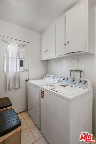 18631 Superior Street, Northridge, CA 91324