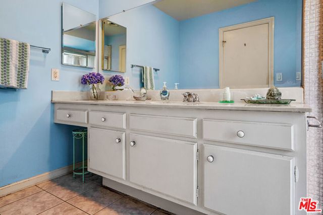 18631 Superior Street, Northridge, CA 91324