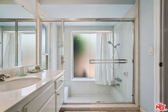 18631 Superior Street, Northridge, CA 91324