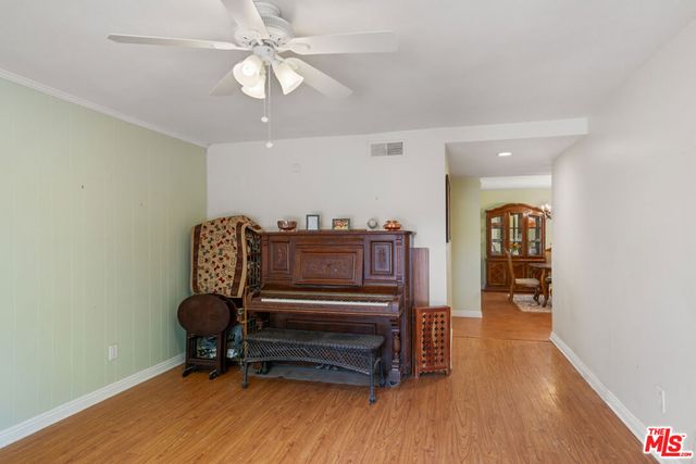 18631 Superior Street, Northridge, CA 91324