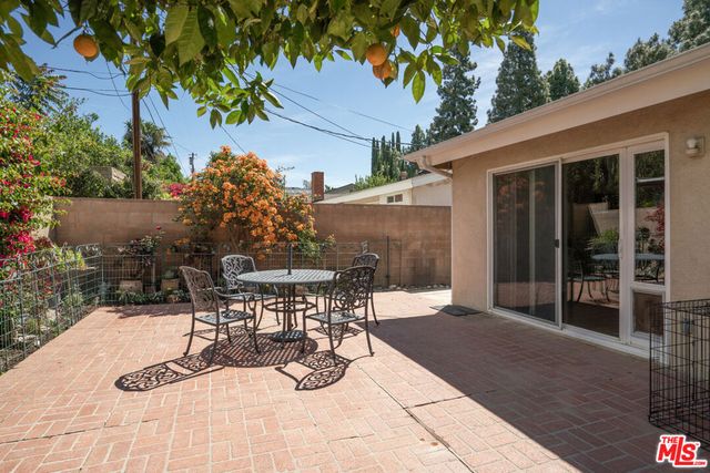 18631 Superior Street, Northridge, CA 91324