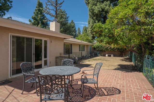 18631 Superior Street, Northridge, CA 91324