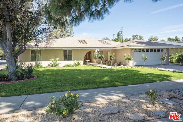 18631 Superior Street, Northridge, CA 91324