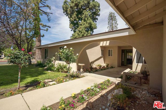 18631 Superior Street, Northridge, CA 91324