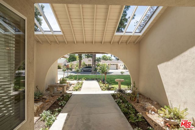 18631 Superior Street, Northridge, CA 91324