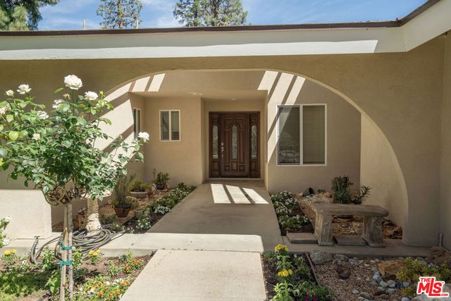 18631 Superior Street, Northridge, CA 91324