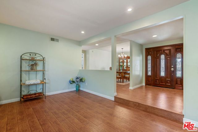 18631 Superior Street, Northridge, CA 91324