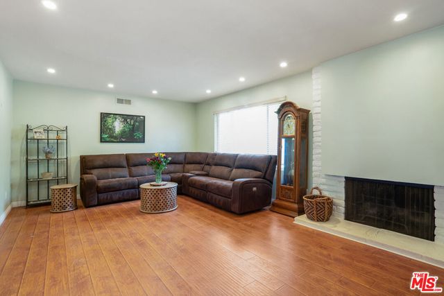 18631 Superior Street, Northridge, CA 91324