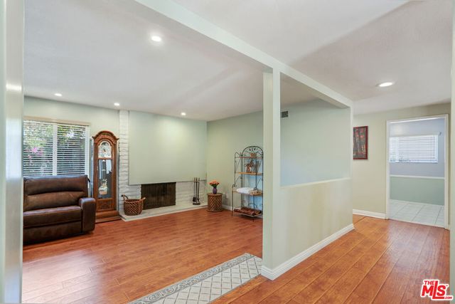 18631 Superior Street, Northridge, CA 91324