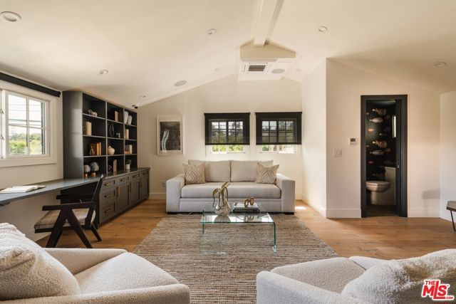 252 N Kenter Avenue, Los Angeles, CA 90049