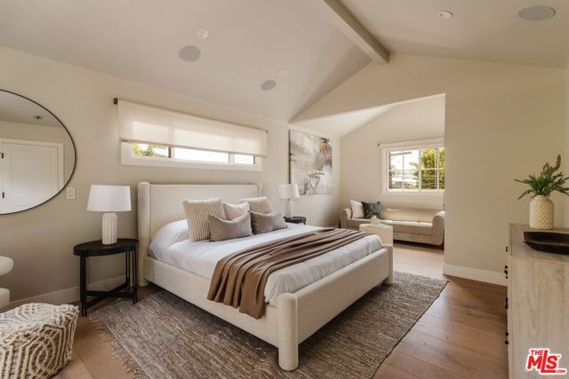 252 N Kenter Avenue, Los Angeles, CA 90049