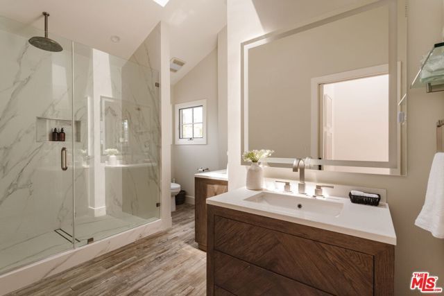 252 N Kenter Avenue, Los Angeles, CA 90049