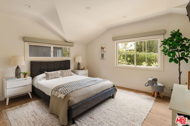 252 N Kenter Avenue, Los Angeles, CA 90049