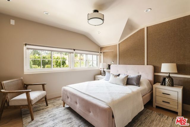 252 N Kenter Avenue, Los Angeles, CA 90049