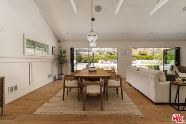 252 N Kenter Avenue, Los Angeles, CA 90049