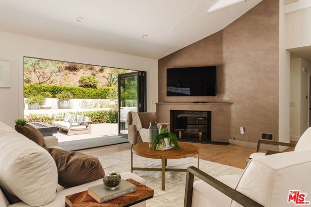 252 N Kenter Avenue, Los Angeles, CA 90049