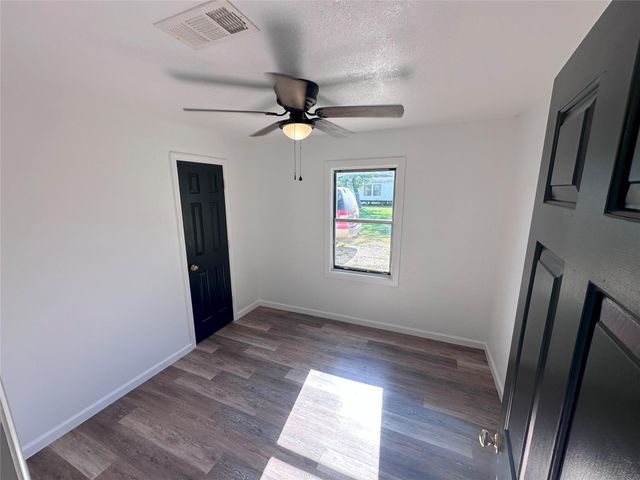 114 W Alfred Street, El Campo, TX 77437