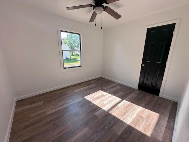 114 W Alfred Street, El Campo, TX 77437