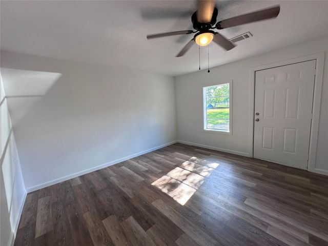 114 W Alfred Street, El Campo, TX 77437