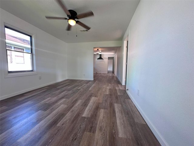 114 W Alfred Street, El Campo, TX 77437