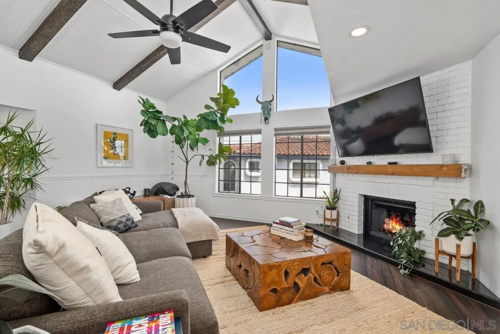 2322 La Costa Ave A, Carlsbad, CA 92009