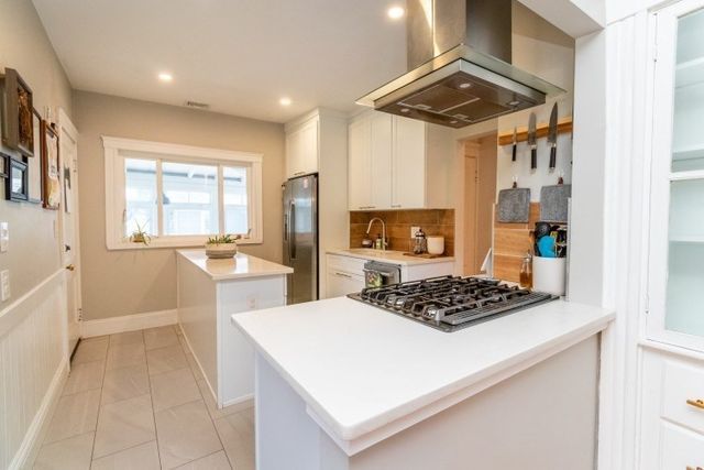100 Belgrade Ave 2, Boston, MA 02131