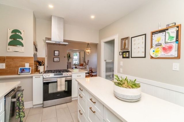 100 Belgrade Ave 2, Boston, MA 02131
