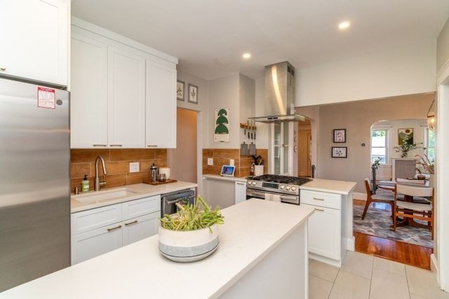 100 Belgrade Ave 2, Boston, MA 02131