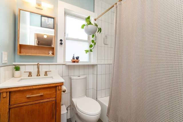 100 Belgrade Ave 2, Boston, MA 02131