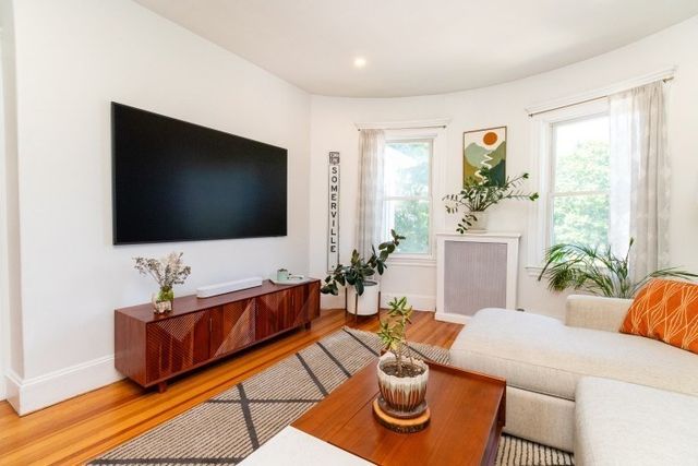 100 Belgrade Ave 2, Boston, MA 02131