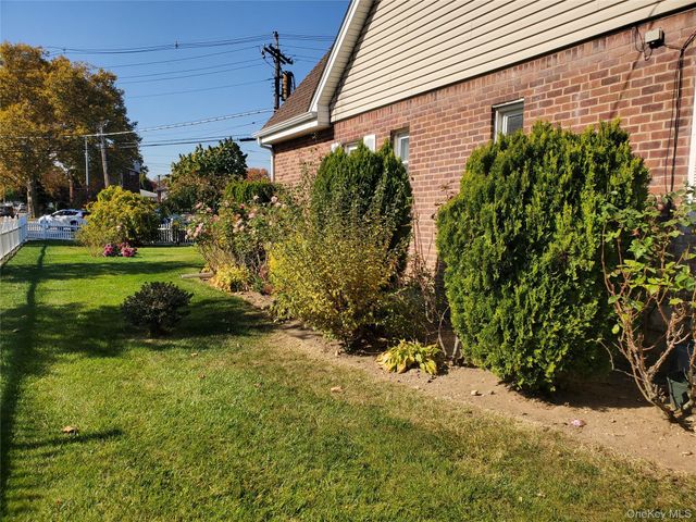 16606 Willets Point Boulevard, Whitestone, NY 11357
