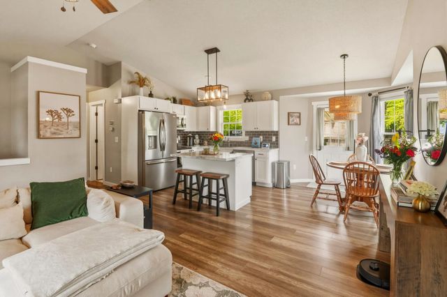 2427 N Parkdale, Wichita, KS 67205