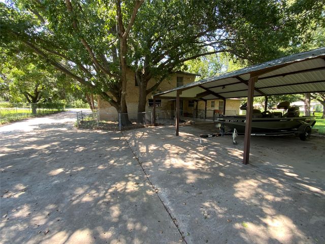 216 N Pinto Street, Comanche, TX 76442