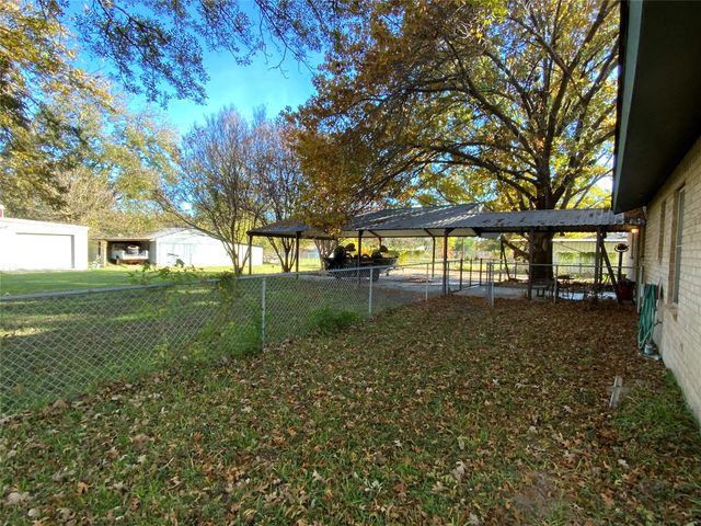 216 N Pinto Street, Comanche, TX 76442