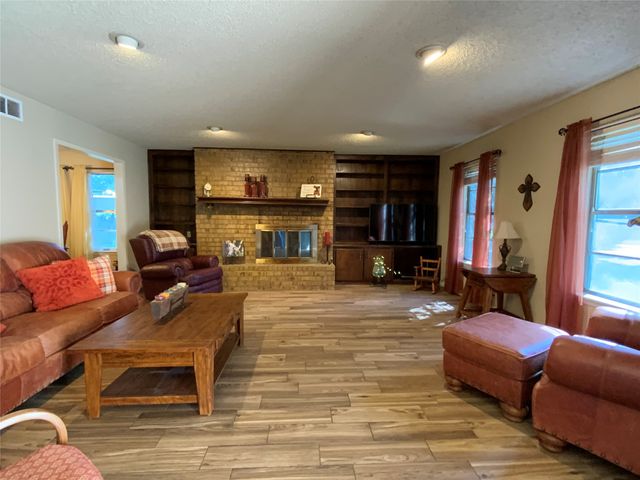 216 N Pinto Street, Comanche, TX 76442