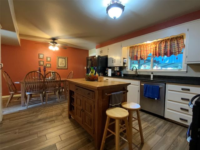 216 N Pinto Street, Comanche, TX 76442
