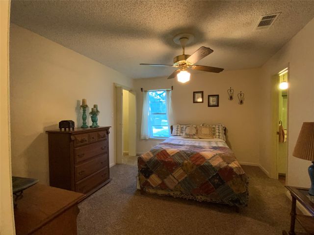 216 N Pinto Street, Comanche, TX 76442