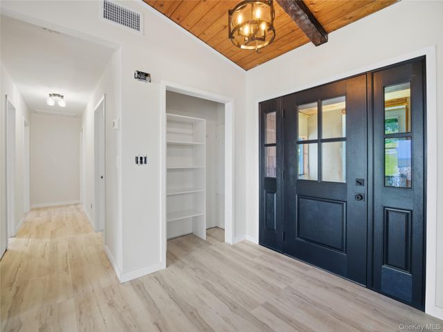 39 Brothers Road, Poughquag, NY 12570