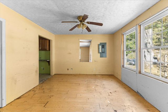 102 W Schmitt Road, Rossville, GA 30741