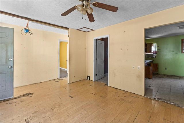 102 W Schmitt Road, Rossville, GA 30741